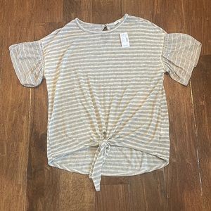 Maurices Grey and White Short Sleeve
